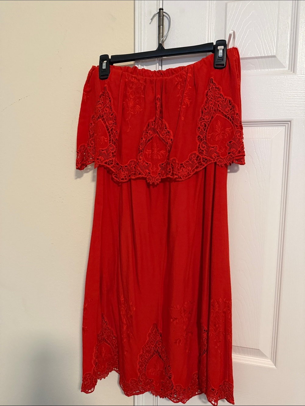 Forever 21 Red strapless Lace-Trim dress